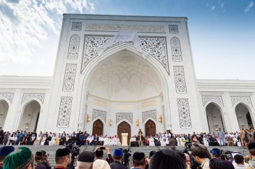 افتتاح أكبر مسجد في أوروبا بالشيشان.. وأمين رابطة العالم الإسلامي يلقي خطبة جمعته الأولى