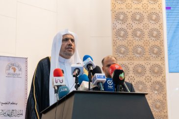 نواکشوط میں سیرت النبی کانفرنس سے سیکرٹری جنرل اور چیئرمین مسلم علماء کونسل عزت مآب شیخ ڈاکٹر ‫محمد العیسی‬ خطاب کرتے ہوئے: