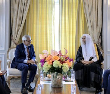 التقى معالي الأمين العام، رئيسُ هيئة علماء المسلمين، فضيلةُ الشيخ د.⁧‫محمد العيسى‬⁩ ‬⁩، في مقرّ إقامة فضيلته بمدينة “نيويورك"، الأمينَ العام للاتحاد الدولي للصليب الأحمر والهلال الأحمر، معالي السيد جاغان تشاباغين