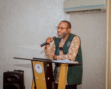 Pemberantasan Kebutaan di Afrika  Liga Muslim Dunia melaksanakan program pelatihan bagi perawat mata dan tenaga kesehatan di Nigeria