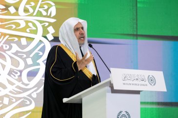 د.العيسى يشهد تخريج سبعين ألفًا بين حافظ وحافظة للقرآن الكريم في راوندا