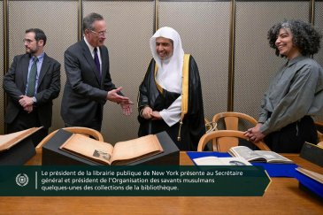 Dans la troisième plus grande bibliothèque au monde: La Bibliothèque publique de New York a accueilli le Secrétaire général, cheikh Mohammed Al-Issa . Il a été reçu par le président de la bibliothèque, accompagné de plusieurs responsables de l’institution