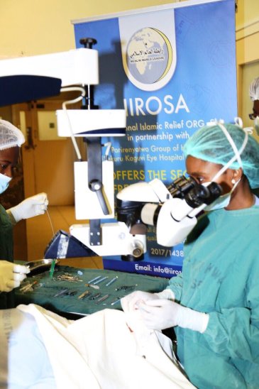 La LIM assure au Zimbabwe par son programme urgent de secours médicaux des opérations des yeux à 1500 malades
