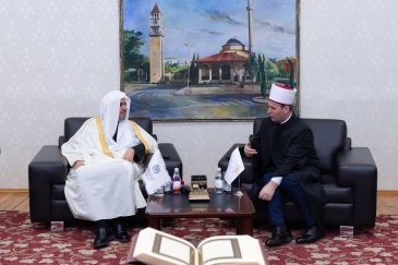 Le comité albanais des oulémas, auquel sont affiliés 35 centres de jurisprudence islamique a accueilli le Secrétaire général, président de l'Organisation des savants musulmans, cheikh  Mohammed Al-Issa, à son siège dans la capitale, Tirana.