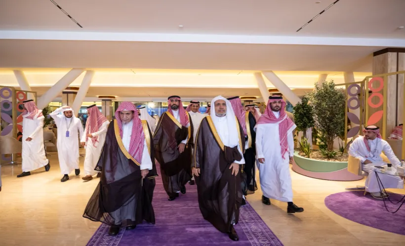 Extraits de la visite du Secrétaire généralde de LIM, Président de OSM,et membre du Comité supérieur de supervision du projet sur l’histoire du pèlerinage et des Deux Saintes Mosquées, cheikh Mohammed Alissa au pavillon de la fondation du Roi Abdulaziz