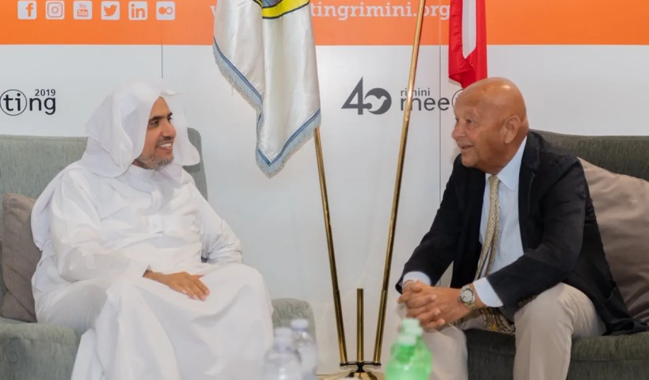 ڈاکٹر محمد العیسی نے ریمینی ورلڈ فورم کے صدر سے ملاقات کی جس میں انہوں نے رابطہ عالم اسلامی کی جدیدٹیکنالوجی سے آرائستہ ونگ کےساتھ شرکت کاخیرمقدم کیا