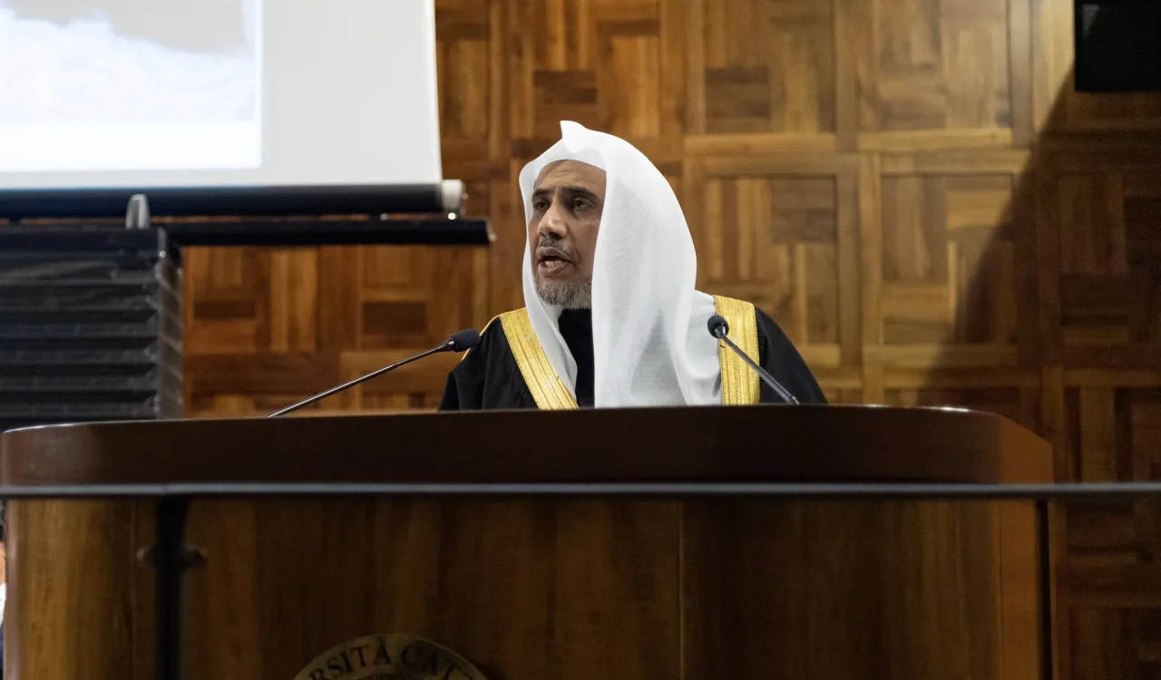  شیخ ڈاکٹر محمدالعیسی نے کیتھولک یونیورسٹی میں لیکچر کے دوران پوپفرانسس کے اسلام کے ساتھ منصفانہ اور اعلانیہ بیانئے اور اسلام کے ساتھ جدید مسیحی مکالمے کی علامت کارڈنل ٹوران کی کوششوں کو سراہا