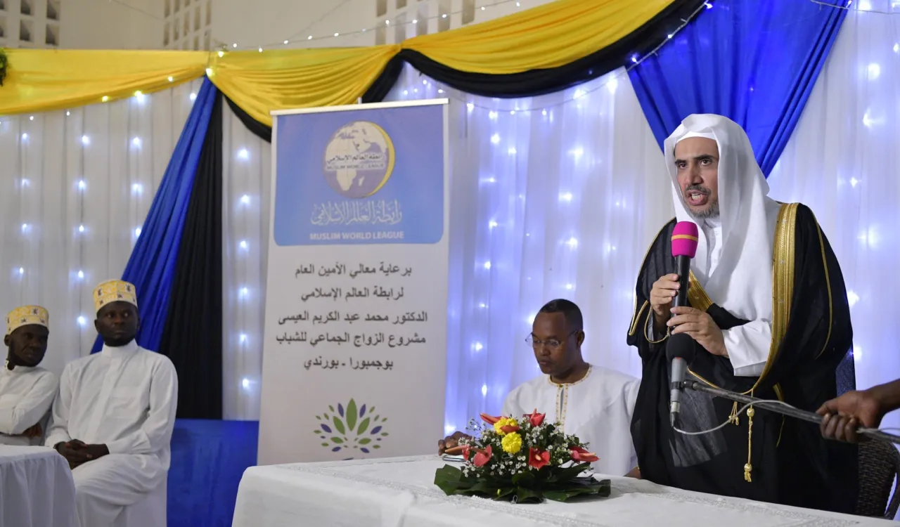 معالي أمين عام ⁧رابطة العالم الإسلامي⁩ الشيخ د. ⁧محمد العيسى⁩ يرعى زواجاً جماعياً تكفلت به الرابطة في جمهورية ⁧بوروندي⁩ الأفريقية.