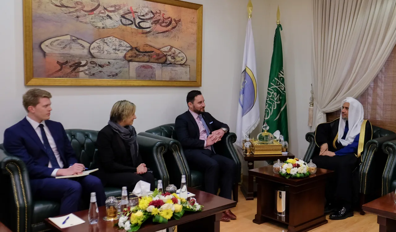 عزت مآب شیخ ڈاکٹر محمد العیسی نے آج مملکت سعودی عرب میں متعین نیوزی لینڈ کے سفیر  جیمز مونرو  سے ملاقات کی