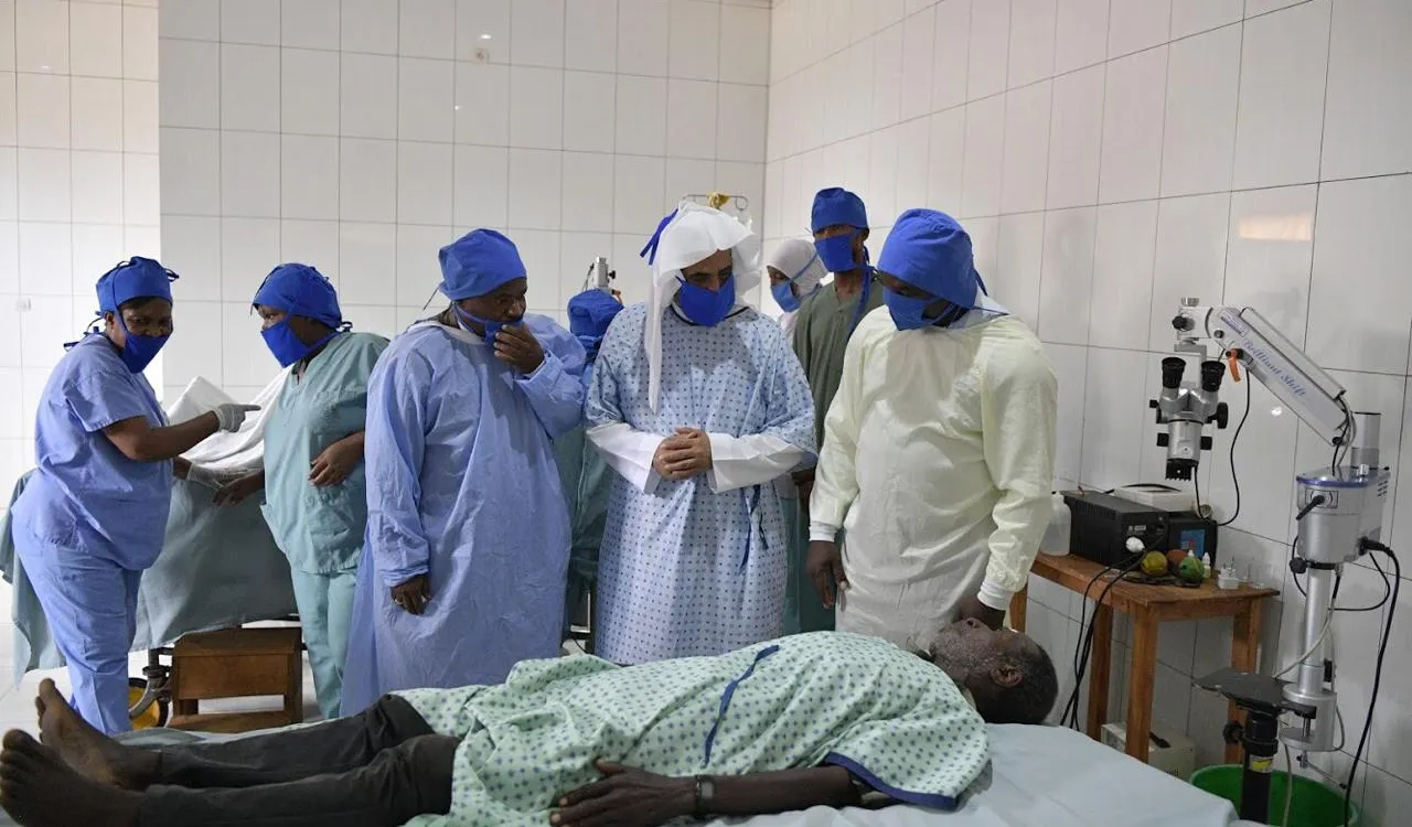 د. العيسى يشرف على برامج الرابطة لمكافحة العمى في أفريقيا.. ويزور مراكز الرعاية الاجتماعية في بوروندي