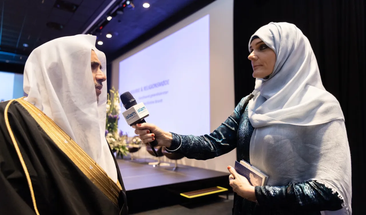 La communauté musulmane du Danemark reçoit le D. Mohammad Alissa et organise avec lui un dialogue avec différents représentants qui ont considéré sa venue comme un moyen de faire une présentation authentique de l’Islam.