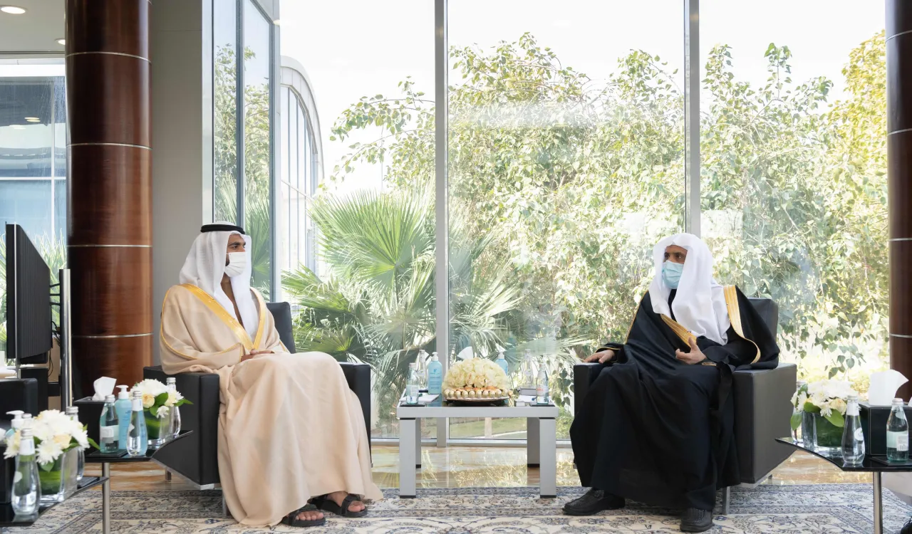 Le SG de la LIM Mohammad Alissa reçoit l’Ambassadeur des Émirats Arabes Unis auprès du Royaume d’Arabie Saoudite cheikh Chouhrbout Al Nahyane.