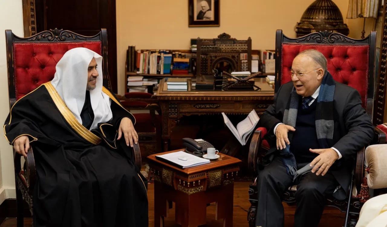 أصدر رئيس المجلس الفرنسي للدين الإسلامي، وعميد مسجد ⁧‫باريس‬⁩ الكبير د. دليل أبوبكر اليوم بياناً صحفياً شكر فيه معالي الشيخ د. ⁧‫محمد العيسى‬⁩ على جهوده العالمية في بيان وسطية الإسلام