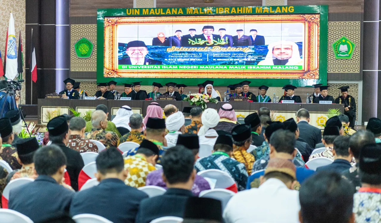 ألقى معالي الشيخ د.⁧‫محمد العيسى‬⁩ محاضرة في جامعة مولانا مالك إبراهيم الإندونيسية الحكومية حضرها أكاديميو وطلاب الجامعة.