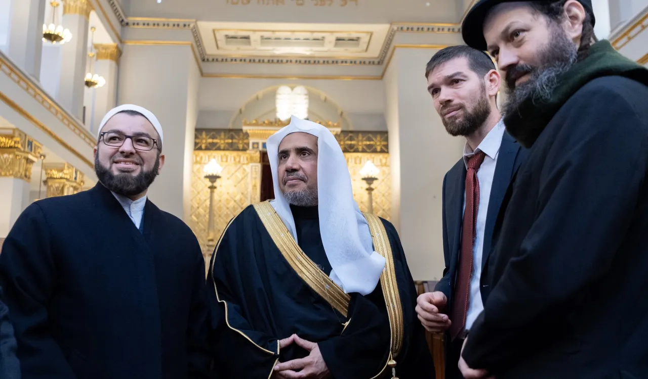 معالي الشيخ د. ⁧‫محمد العيسى‬⁩ وكبير حاخامات الدنمارك جير ملشيور يؤكدان على أهمية الشراكة بين أتباع الأديان لرفض خطاب الكراهية والعنصرية