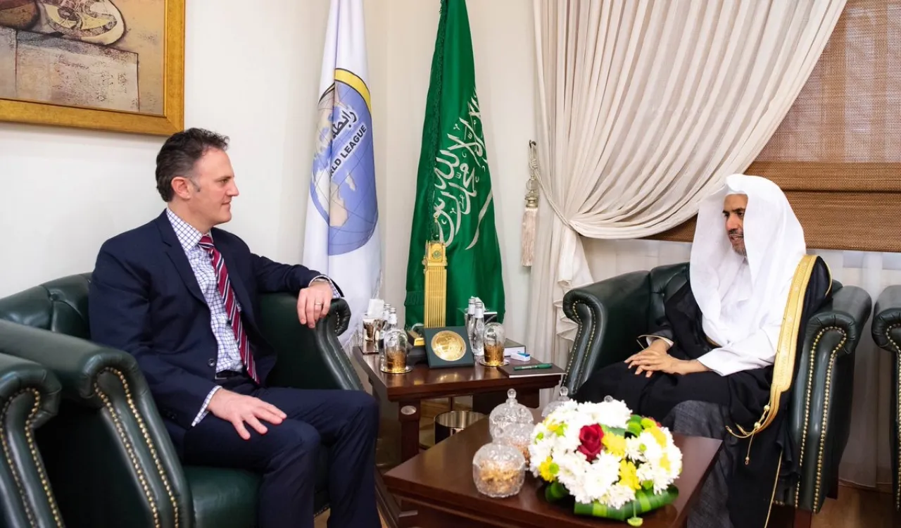 ‏معالي أمين عام ⁧رابطة العالم الإسلامي⁩ الشيخ د. ⁧محمد العيسى⁩ يستقبل ظهر اليوم بمكتبه في ⁧الرياض⁩ السيد نيثان سيلز المنسق الأمريكي لمكافحة ⁧الإرهاب⁩، والوفد المرافق له، وجرى خلال اللقاء استعراض الموضوعات ذات الاهتمام المشترك.