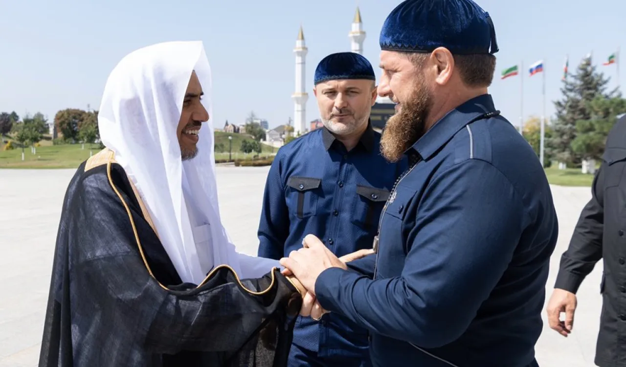 فخامة الرئيس الشيشاني السيد رمضان قاديروف يستقبل معالي الشيخ د. ⁧محمد العيسى⁩ في القصر الرئاسي ، وسيشارك معاليه بمشيئة الله تعالى غداً في حفل افتتاح أكبر جامع في أوروبا