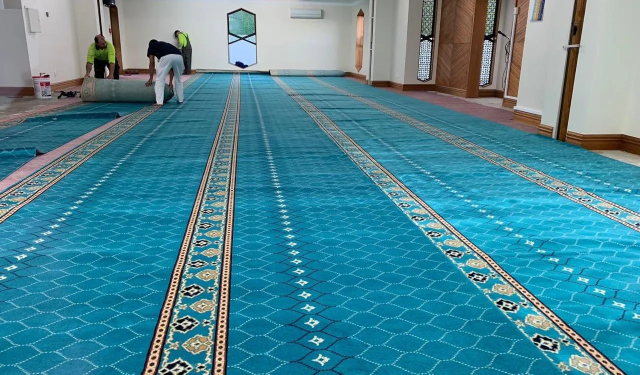 بحمد الله تعالى أتمت رابطة العالم الإسلامي فرش "مسجد النور" في نيوزلندا بأفخر أنواع السجاد مع اللباد
