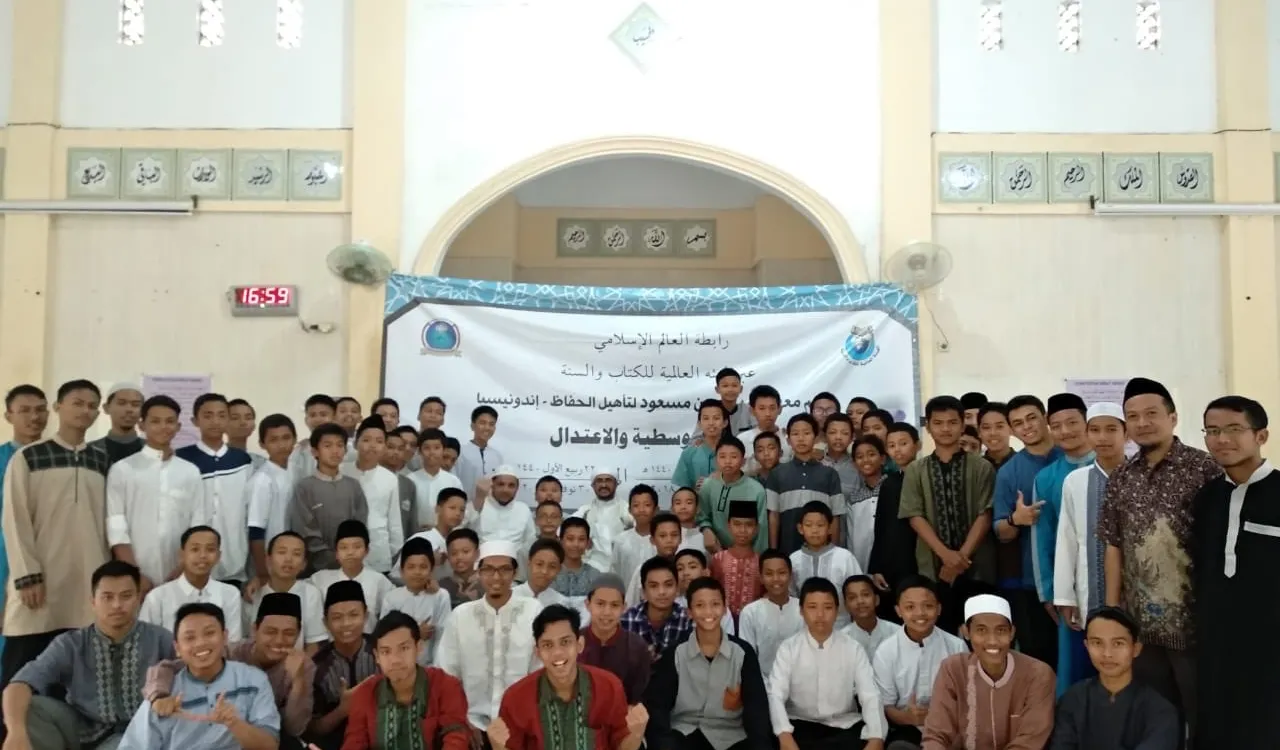 La Ligue Islamique Mondiale a organisé par l’OMCS à l’institut Ibn Massoud de formation en Indonésie, la semaine de la Modération pour les employés