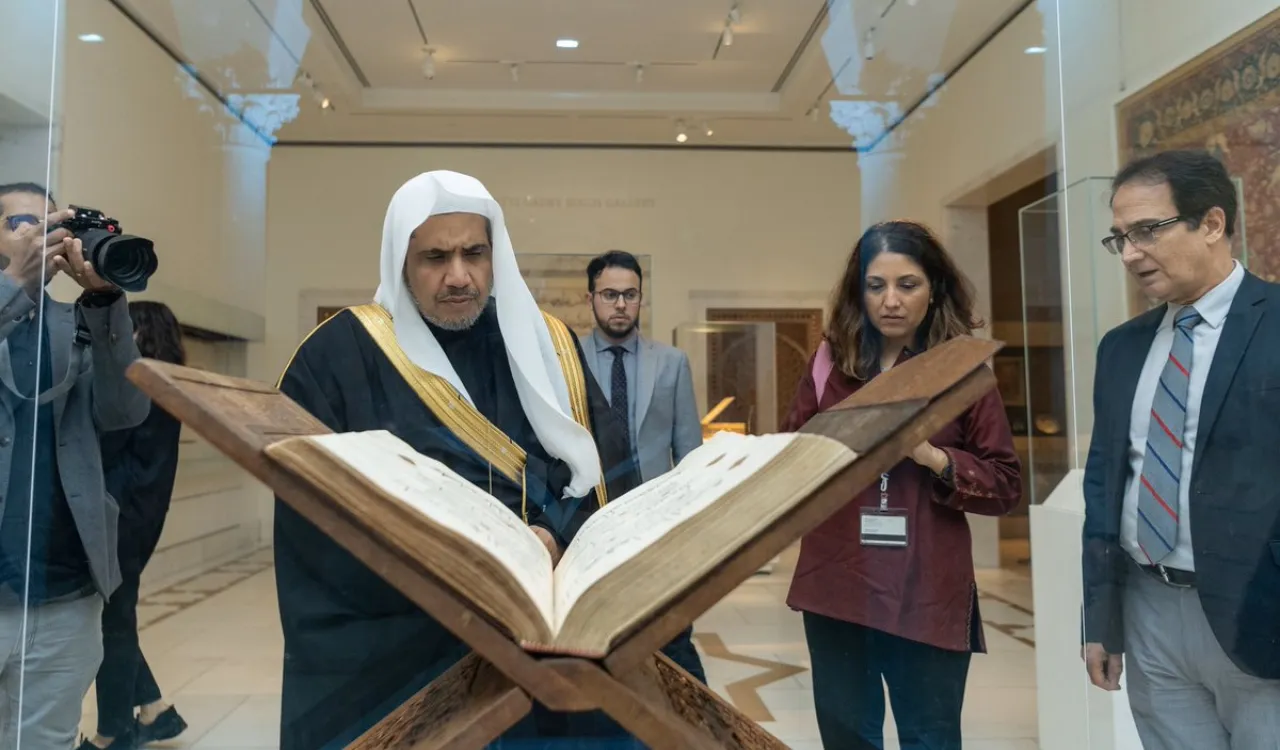 معالي د محمد العيسى يزور الجناح الإسلامي بمتحف الميتروبوليتان في نيويورك