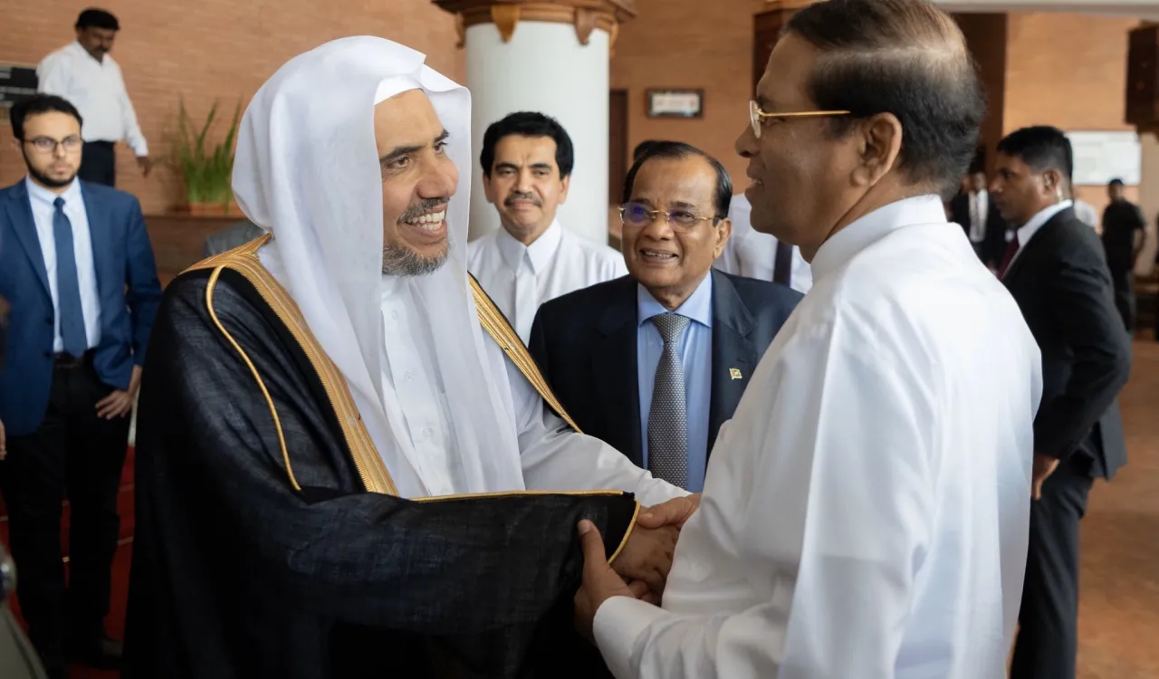 فخامة الرئيس السيريلانكي في حوار مع معالي الشيخ د ⁧محمد العيسى⁩ حيث قدر فخامته جهود ⁧رابطة العالم الإسلامي⁩ حول العالم لتعزيز السلام والوئام الديني