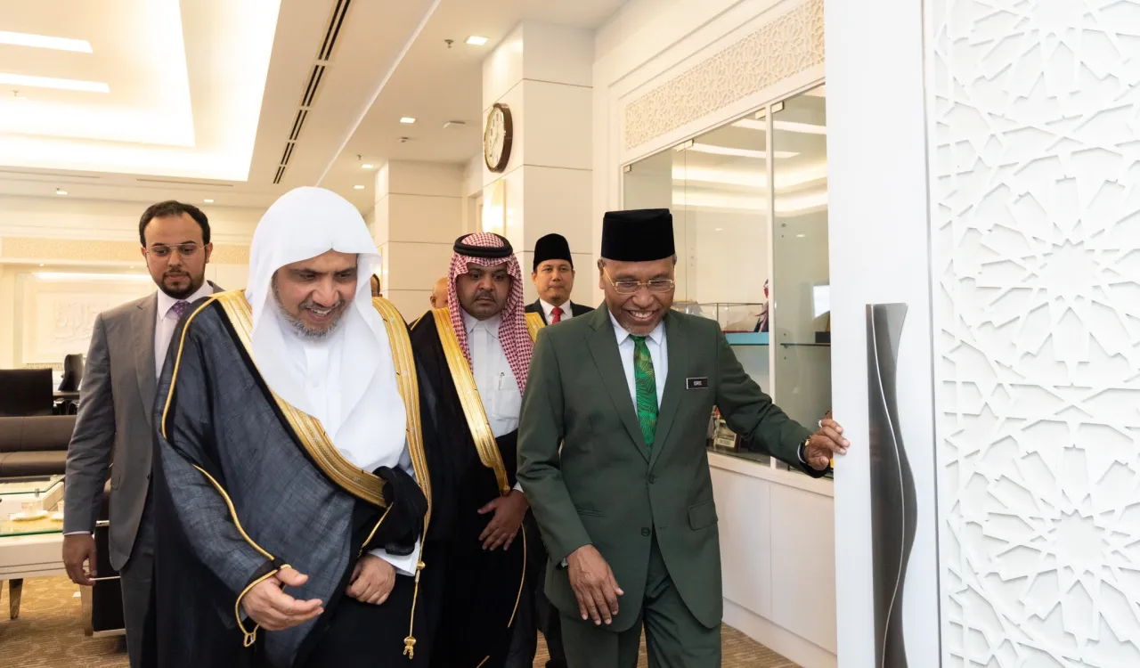 وصل معالي الأمين العام الشيخ د. محمد العيسى‬⁩، على رأس وفدٍ رفيعٍ من رابطة العالم الإسلامي‬⁩، إلى العاصمة الماليزية كوالالمبو