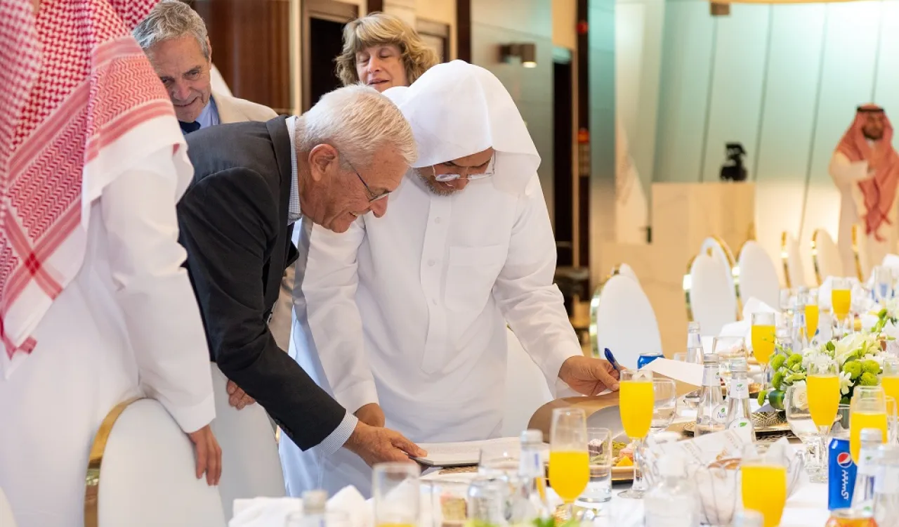 Mohammad Alissa a reçu  à Riyad Mr Satloff  président de l’institut Washington avec des membres afin de traiter de coopération 