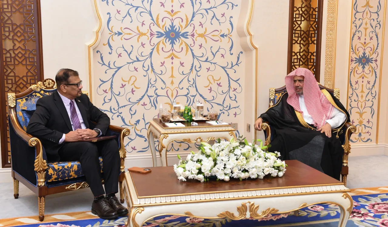 His Excellency Sheikh Dr. Mohammed Alissa, the Secretary-General of the MWL and Chairman of the Organization of Muslim Scholars, received His Excellency Mr. Reza Uddin, the Director General of the Arakan Rohingya Union