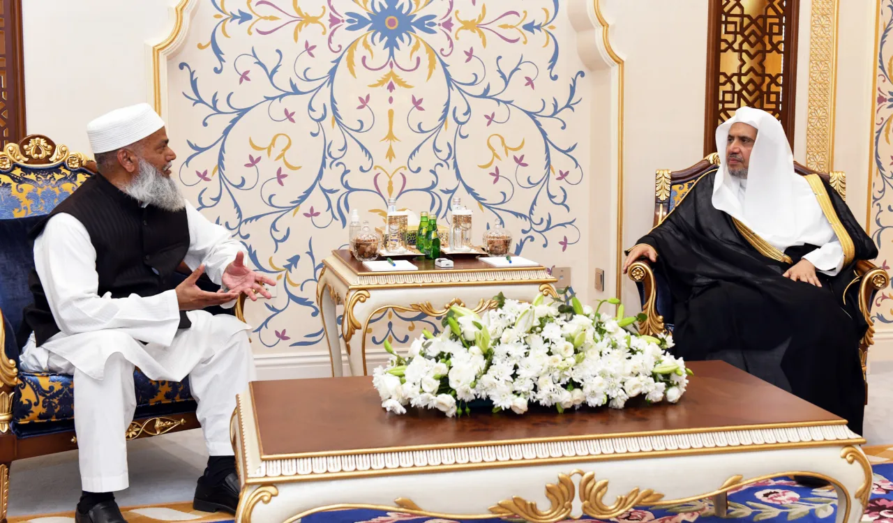 ‏التقى معالي الأمين العام، رئيس هيئة علماء المسلمين، فضيلة الشيخ د. ⁧‫محمد العيسى‬⁩ بمقر الرابطة بمكة المكرمة،  فضيلة مفتي نيوزيلندا، الشيخ محمد عامر فيض الرحمن