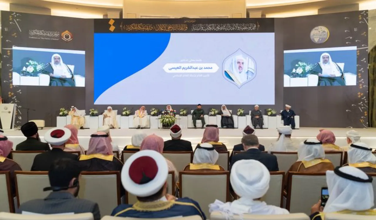 Leading Muslim scholars from 139 countries called for a dialogue between civilizations instead of a clash of civilizations.