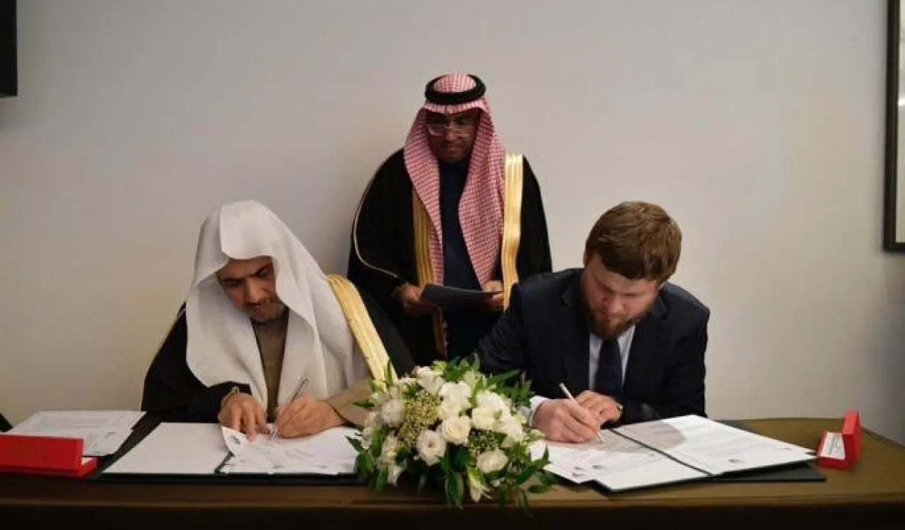 L’année dernière, la LIM a signé un accord de coopération avec le Fonds pour la culture islamique, la science et l'éducation en Russie. Cet accord fait la promotion du dialogue interreligieux entre les communautés musulmanes et non musulmanes à travers le