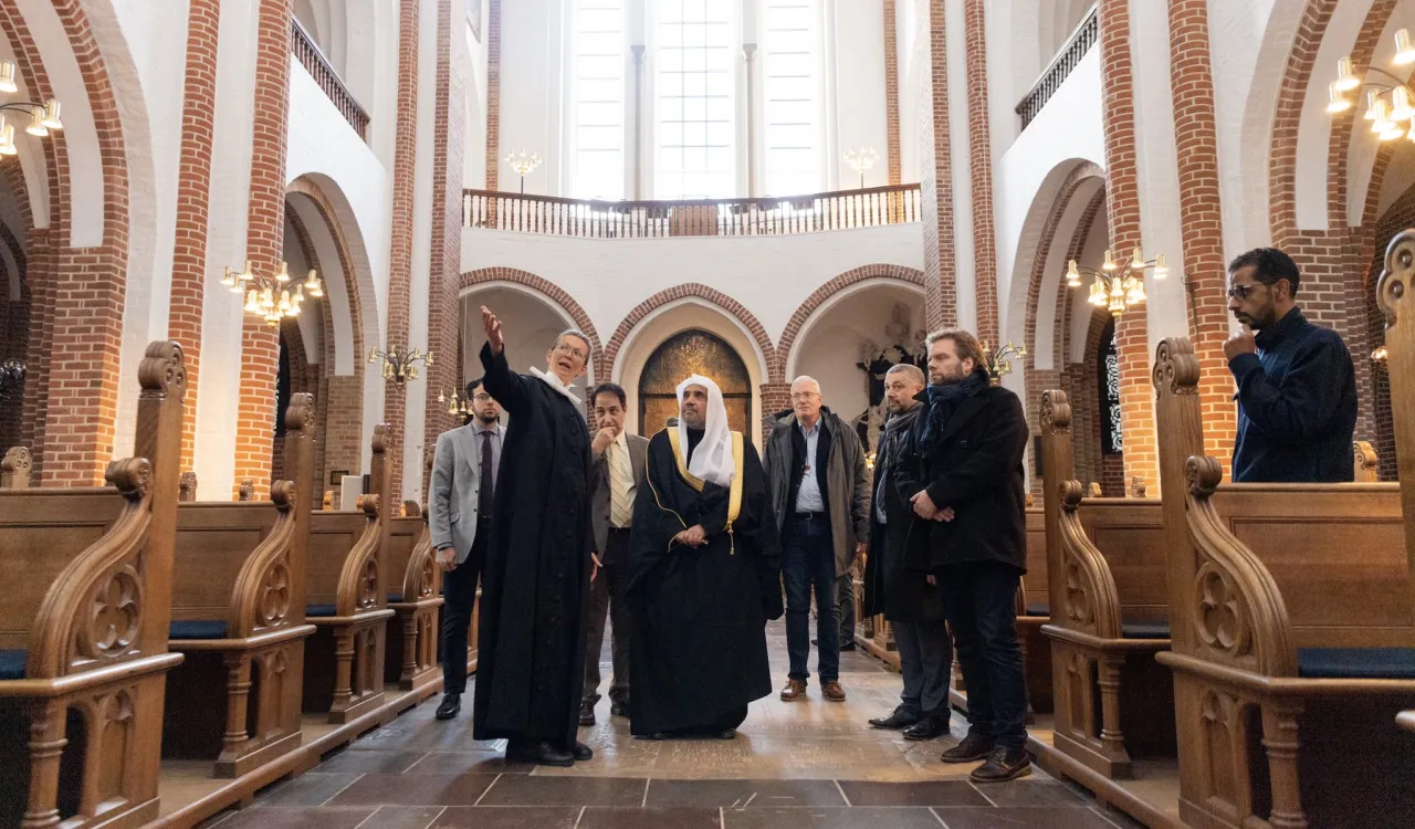 "Nous construisons des partenariats dans lesquels les musulmans, les juifs, les chrétiens et les personnes d'autres convictions défendent des valeurs communes et éduquent leurs diverses communautés sur ces points communs." 