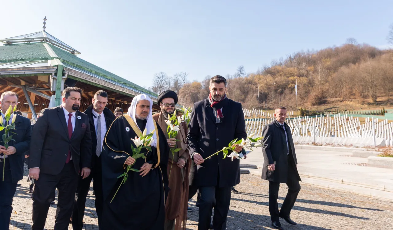 « Nous sommes dans l’obligation de protéger la mémoire et la vérité du génocide de Srebrenica et les atrocités de masse commises contre les bosniaques non seulement parmi les musulmans du monde entier, mais pour l’ensemble de l’humanité. » Mohammad Alissa