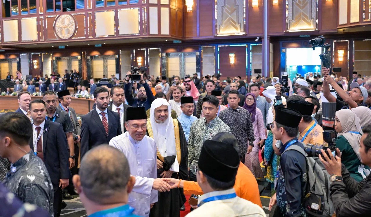 رابطہ عالم اسلامی اور ملائیشین حکومت کی شراکت سے منعقدہ بین الاقوامی سربراہی اجلاس میں دنیا بھر کے 400 ممتاز مذہبی قائدین کی شرکت