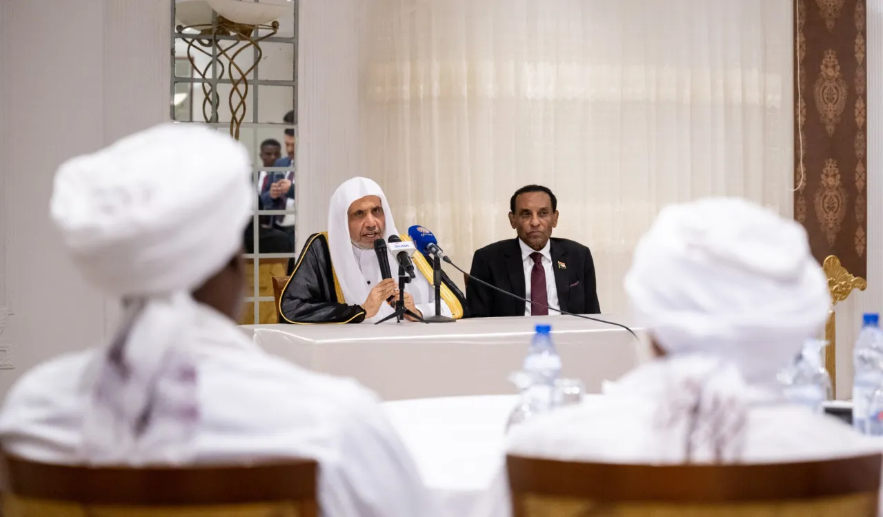 Le Secrétaire Général de la Ligue islamique mondiale, Président de l’Organisation des savants musulmans, cheikh Mohammed Alissa , a rencontré une délégation de oulémas de la République du Soudan.
