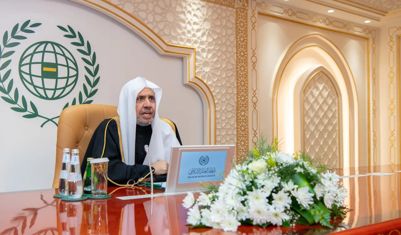 حاضَرَ معالي الأمين العام، رئيس هيئة علماء المسلمين، فضيلة الشيخ د.⁧‫محمد العيسى‬⁩ على وفدٍ طُلابيٍّ من أبناء الأقليَّات المسلمة في الجامعات الأوروبية، متحدِّثًا بإسهاب عن قيم المسلم