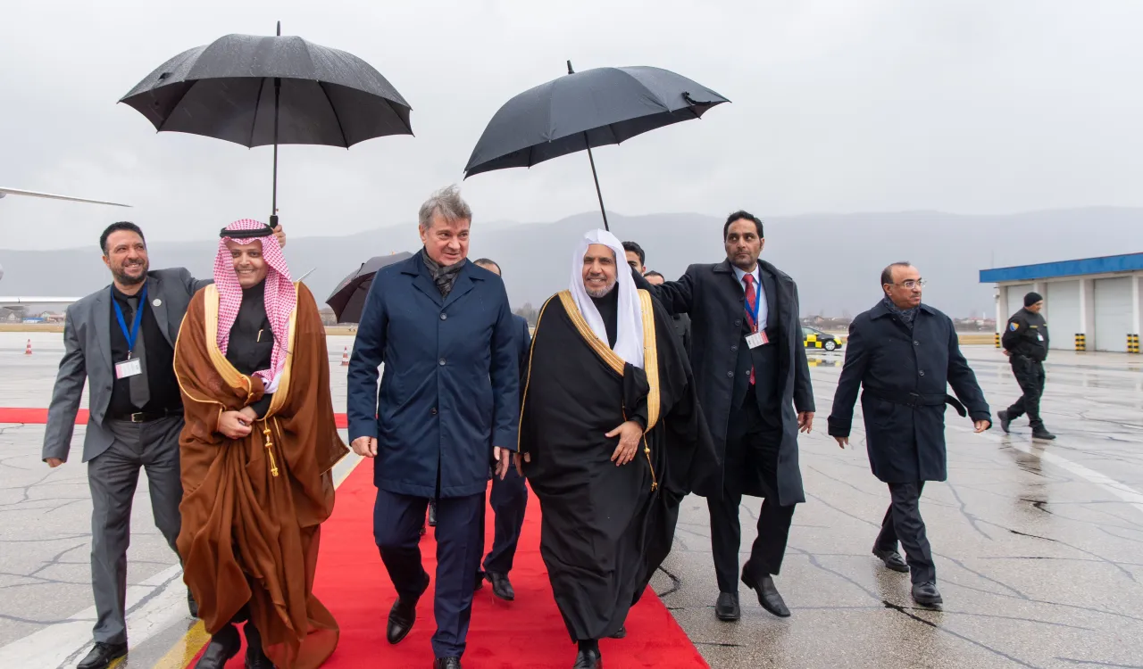 وصل معالي الأمين العام، رئيس هيئة علماء المسلمين، فضيلة الشيخ د.⁧‫محمد العيسى‬⁩، إلى العاصمة البوسنيَّة سراييفو، حيث كان في استقباله دولة الرئيس الحالي لمجلس النواب ببرلمان البوسنة والهرسك، والرئيس الأسبق لمجلس الوزراء د. دنيس زفيزديتش