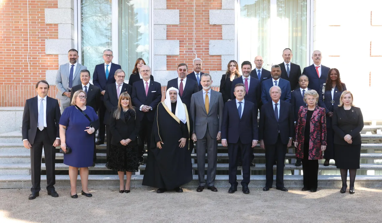 عزت مآب شیخ ڈاکٹر محمد العیسی کی بطور مہمان خصوصی موجودگی میں، اسپین کے شاہ فلپ ششم نے انسانی حقوق اور قانون سازی سے متعلق متعدد وزارتی شخصیات، آئینی کونسلز اور عدلتوں کے سربراہ : ” یورپی اور متعدد وسطی اور جنوبی امریکی ممالک“ کا استقبال کیا۔