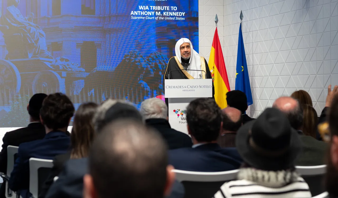 انجمن بین المللی حقوق دانان مادرید ، میزبان جناب دبیر کل، آقای دکتر شیخ محمد العیسی بود تا یک سخنرانی با عنوان «ادیان برای صلح» ارائه نماید