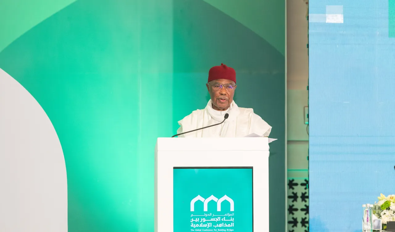 جناب دبیر کل سازمان همکاری اسلامی جناب آقای حسین ابراهیم طه در سخنرانی خود در جلسه افتتاحیه کنفرانس: "ایجاد پل های میان مذاهب اسلامی" اظهار داشت: