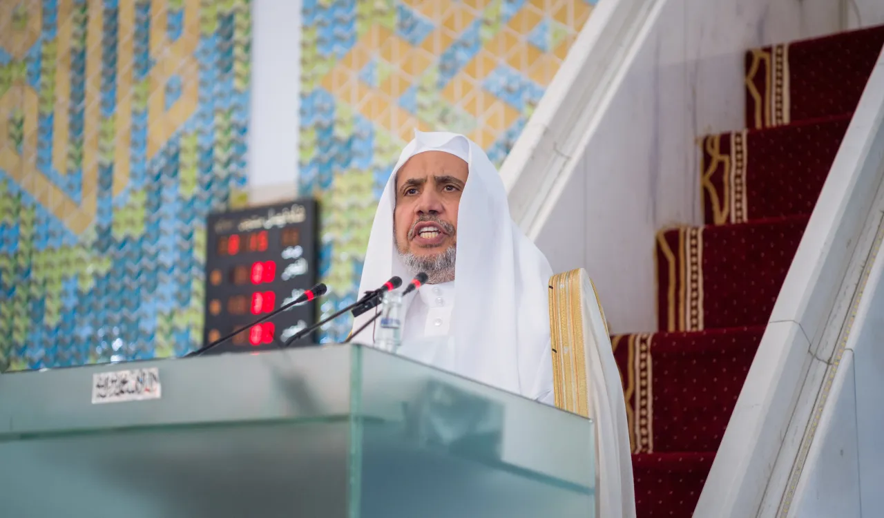 يَحدُث الآن، وتلبيةً لدعوةٍ تلقَّاها من دولة رئيس الوزراء الباكستاني: ‏معالي الأمين العام، رئيس هيئة علماء المسلمين، فضيلة الشيخ د.⁧‫محمد العيسى‬⁩ يلقي خطبةَ جمهورية باكستان الإسلاميَّة الرسميَّة لعيد الفطر المُبارك، بجامع الملك فيصل الكبير بإسلام آباد