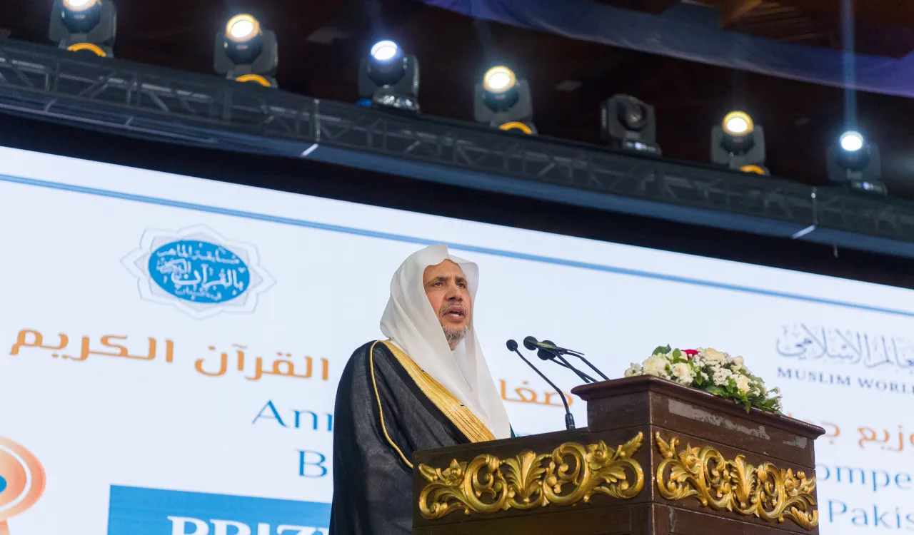 ‏حضر دولة رئيس الوزراء الباكستاني السيد محمد شهباز شريف، ومعالي الأمين العام الشيخ د.⁧‫محمد العيسى‬⁩ في العاصمة إسلام آباد، الحفلَ الختاميَّ لتكريم الفائزين في المسابقة القرآنية السنوية لصغار الحُفّاظ دون سنّ العاشرة