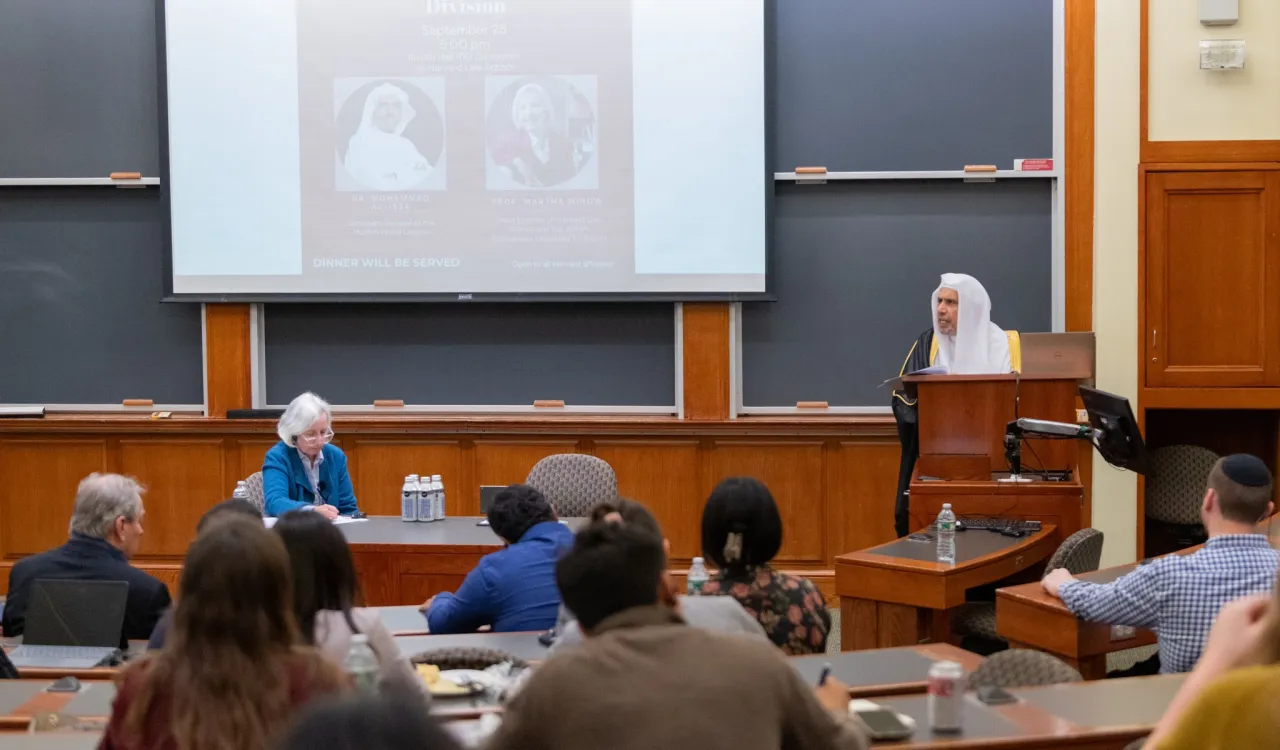 به دعوت دانشکده حقوق دانشگاه معتبر هاروارد و با حضور تعدادی از اعضای هیئت علمی، سیاست‌گذاران و دانشجویان:   جناب آقای دکتر شیخ #محمد_العیسی   @MhmdAlissa    سخنرانی‌ای با موضوع "قانون و دین: افق‌های صلح و مقابله با اختلافات اجتماعی" ایراد کرد