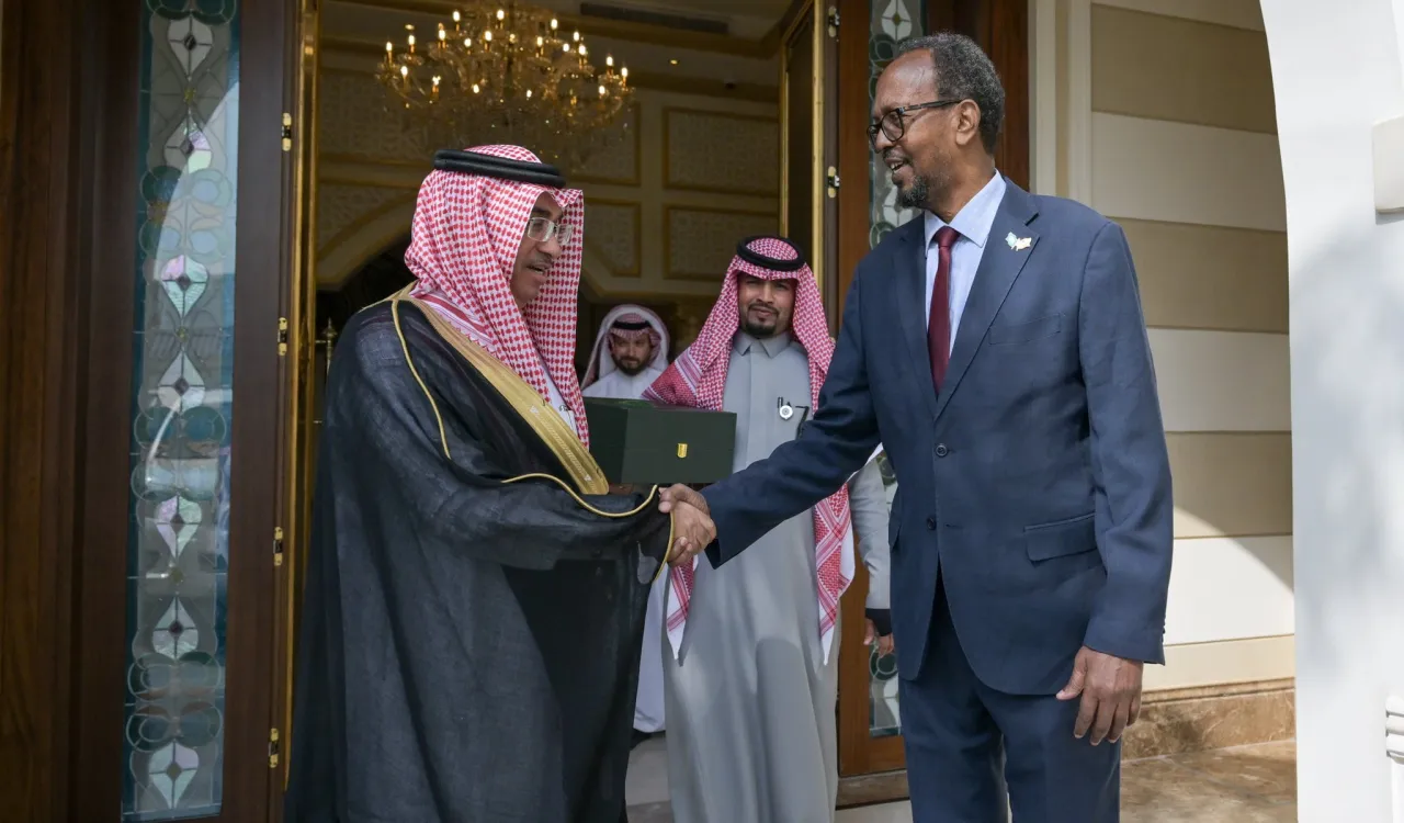 دکتر محمد المجدوعي، معاون دبیرکل در امور روابط و ارتباطات بین‌المللی، در دفتر سازمان همبستگی جهان اسلام در جده، دکتر سعید محمد علی، معاون وزیر محیط زیست و تغییرات اقلیمی جمهوری سومالی را به حضور پذیرفت