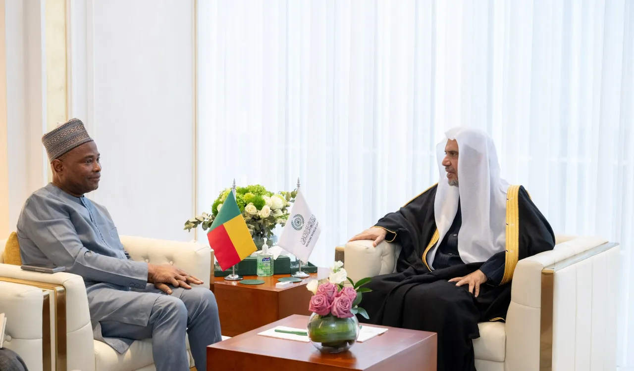 جناب دبیرکل، و رئیس انجمن علمای مسلمین، آقای دکتر شیخ محمد العیسی در دفتر خود در ریاض میزبان جناب سفیر جمهوری بنین در عربستان سعودی