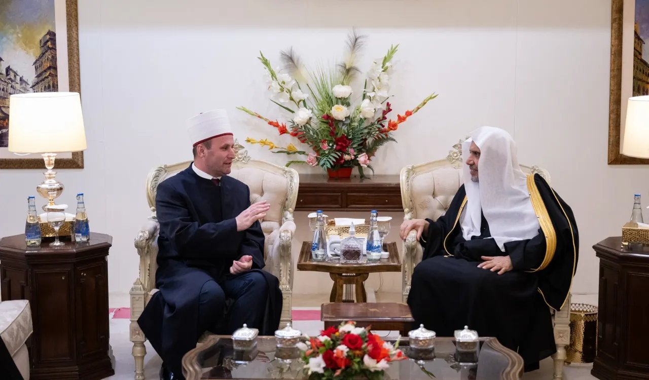 ‏استقبلَ معالي الأمين العام، رئيس هيئة علماء المسلمين، فضيلة الشيخ د.⁧‫محمد العيسى‬⁩ ‬⁩، بمقرّ إقامته في العاصمة الباكستانية "إسلام آباد"، فضيلة رئيس المشيخة الإسلامية، والمفتي العام لجمهورية ألبانيا، كبير الأئمة الشيخ بويار سباهيو