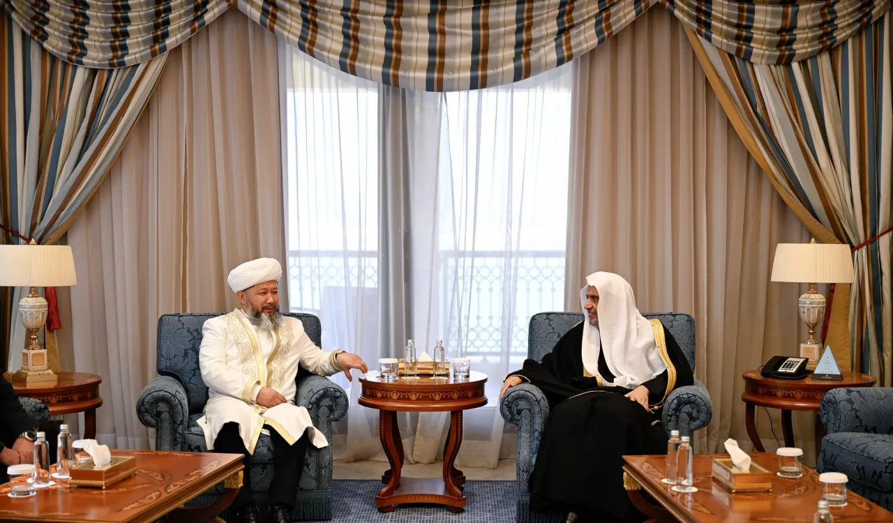 جناب دبیرکل، رئیس انجمن علمای مسلمان، آقای دکتر شیخ محمد العیسی   ، در شهر جده، میزبان ‌جناب مفتی اعظم جمهوری قزاقستان، شیخ نوریزبای حاجی تاگان‌اولی بزرگ ائمه و هیئت همراه ایشان بود