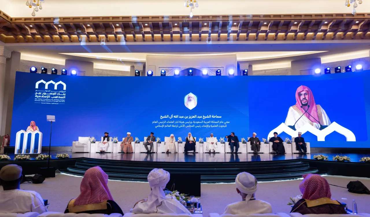 سماحة مفتي عام المملكة العربية السعودية، الشيخ عبدالعزيز آل الشيخ، في افتتاح النسخة الثانية من مؤتمر ⁧‫بناء الجسور بين المذاهب‬⁩ الإسلامية