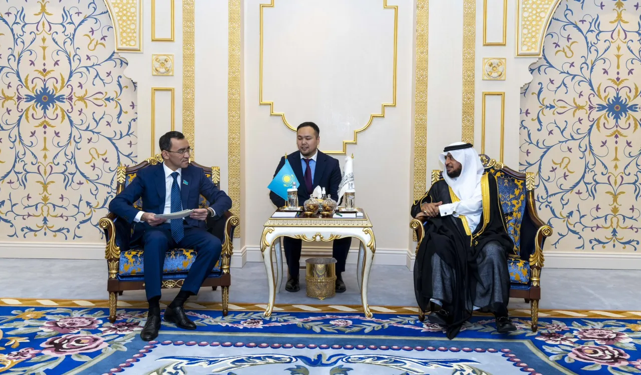 رابطہ عالم اسلامی نے اپنے مرکزی دفتر، مکہ مکرمہ میں جمہوریہ قازقستان کے ایک اعلیٰ سطحی وفد کی میزبانی کی، جس کی قیادت سینٹ کے چیئرمین جناب مولین اشیمبایف اور جمہوریہ کے مفتیِ اعظم، شیخ نوریز بای حاج اوتبینوف نے کی۔