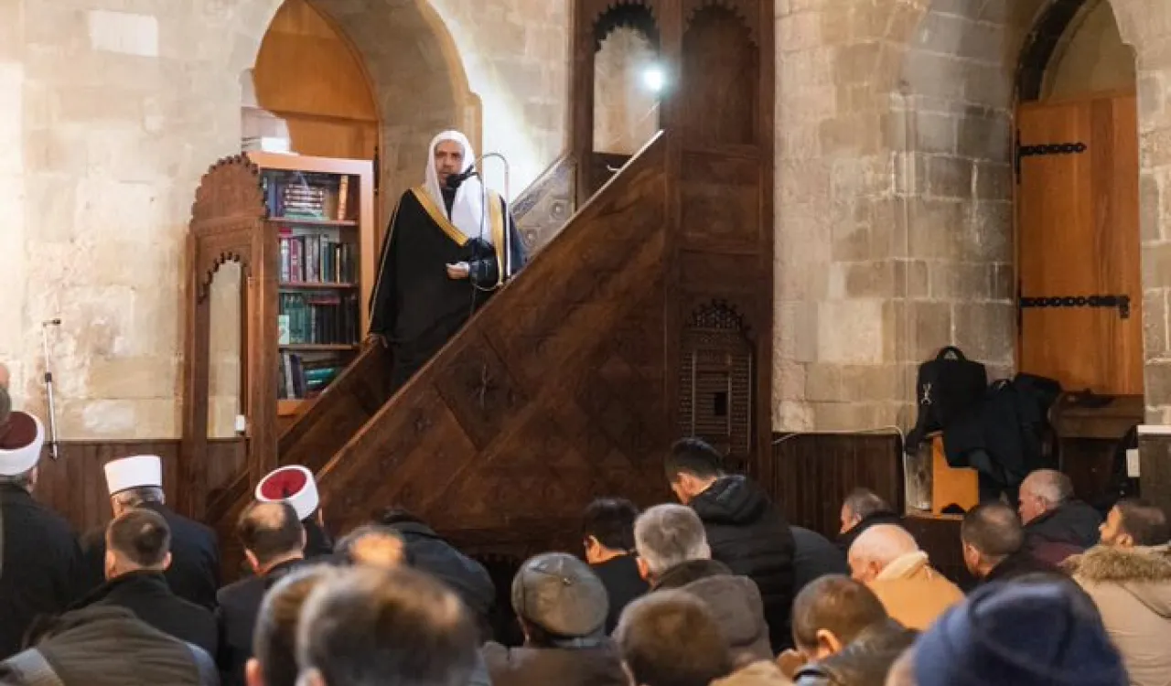 La Ligue Islamique Mondiale œuvre pour le rapprochement entre toutes les composantes islamiques dans les pays à diversité religieuse et ethnique en vue de renforcer l’harmonie entre tous dans le cadre de la nation.